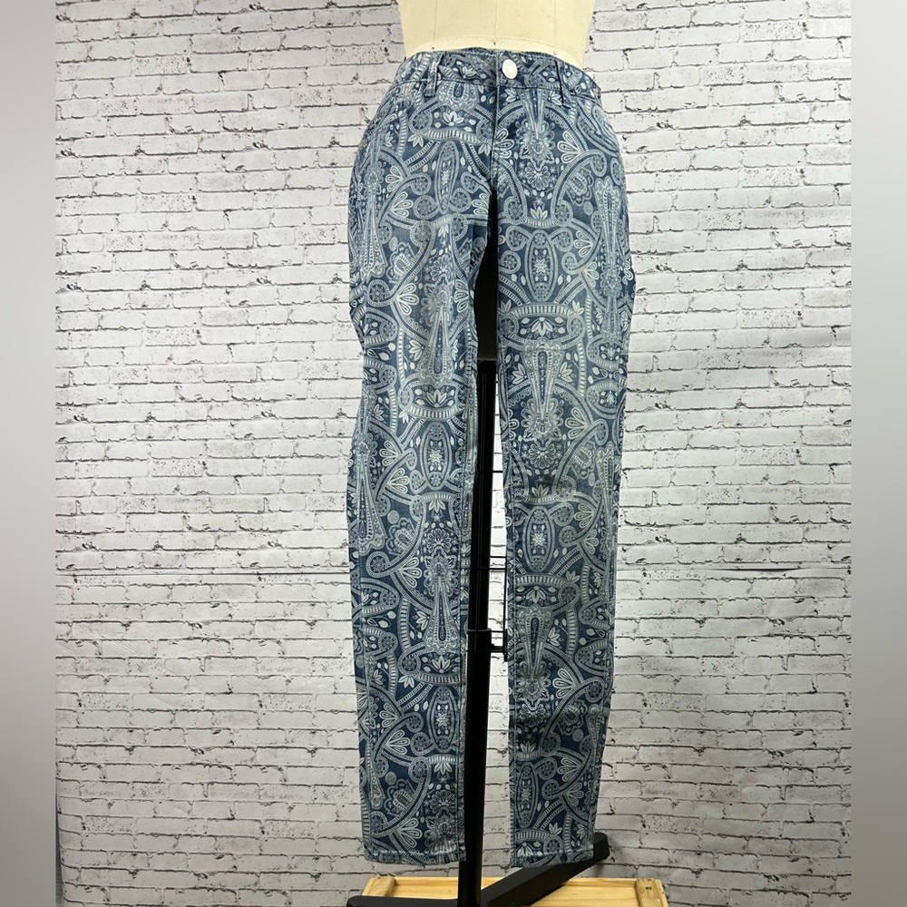 Celebrity pink jeans | NWT light blue cotton skinny jeans with a pattern size 3